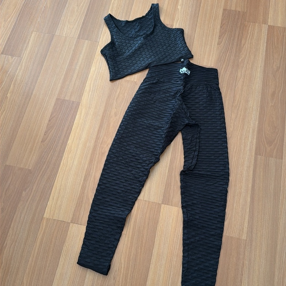 Booty by brabants. Chrome black leggings and tank. One size.
